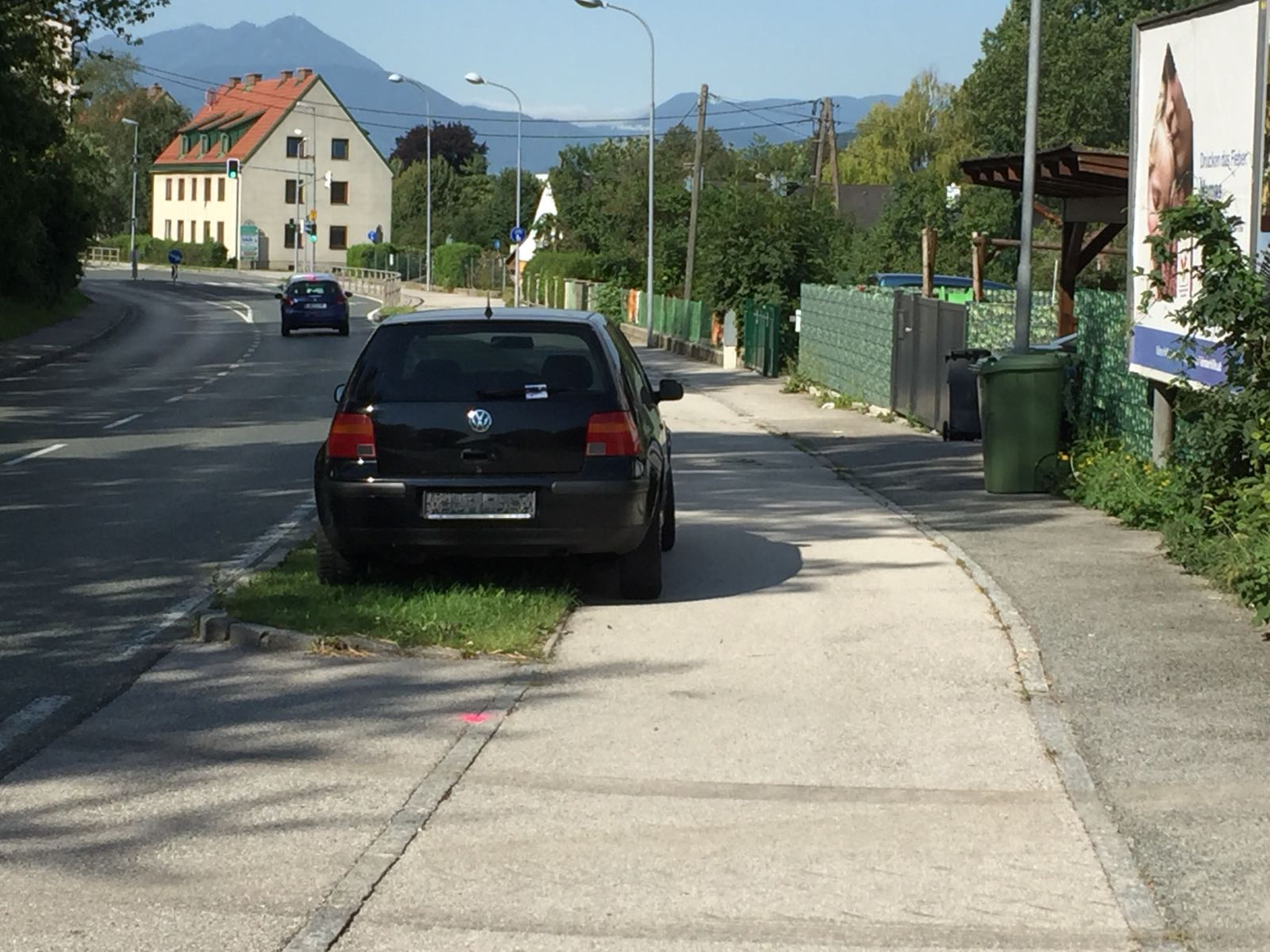 Abgemeldetes Auto "verrottete" auf Grünstreifen Neunkirchen