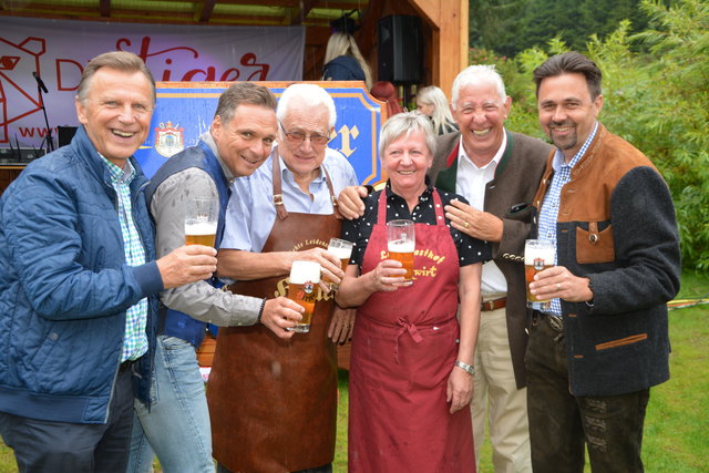 Mit dem Bieranstich am Samstag um 12 Uhr eröffnet Wirtin Irmgard Liebetegger mit ihren Gästen "Gulasch am Berg" | Foto: WOCHE