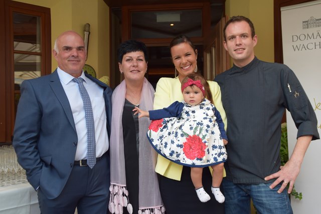 Die Gastgeber des Abends: Reinhard, Gabriela, Claudia mit Maria und Gerald Kirschner