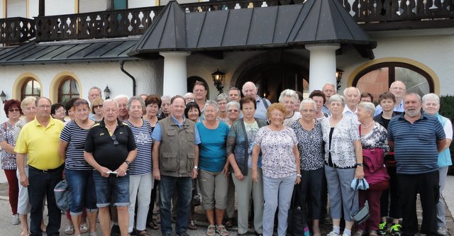 Die TeilnehmerInnen  des Pensionistenverbandes OG Frauental vor dem Hotel Wölkhammer im bayrischen Waging