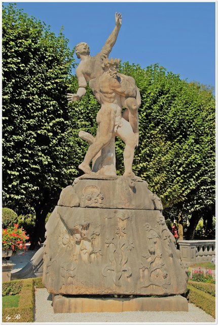 Element Erde:Hades entführt Persephone in die Unterwelt