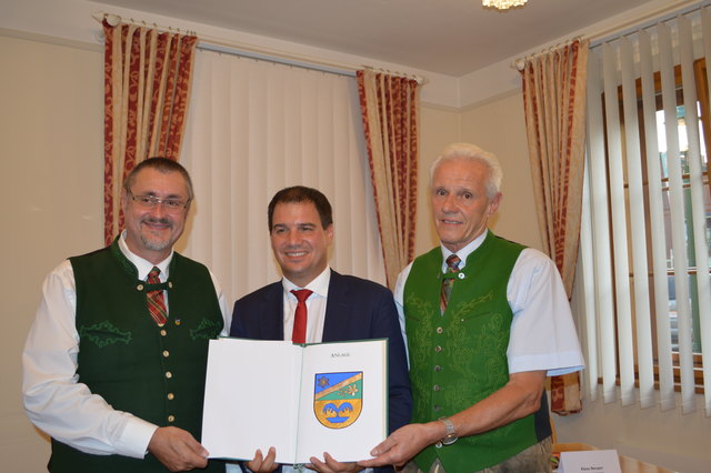 Amtsübergabe: Neubürgermeister Klaus Neuper, LH-Stellvertreter Michael Schickhofer und Manfred Ritzinger (v. l.).
