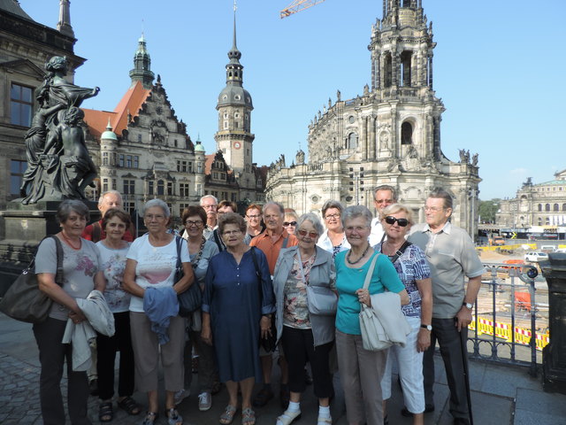 -- auf der Brühlsche Terasse...