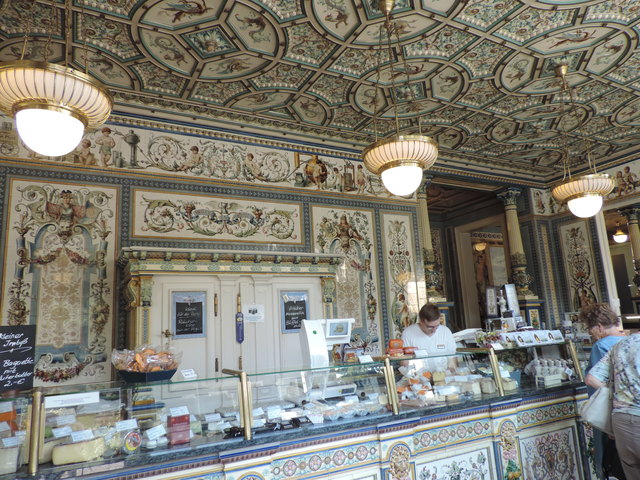 ..der Molkereiladen..