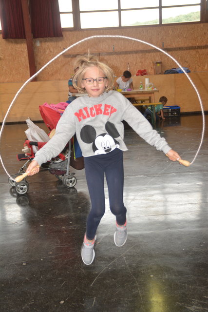 Auch Schnurspringen gehörte zum abwechslungsreichen Spielespaß.