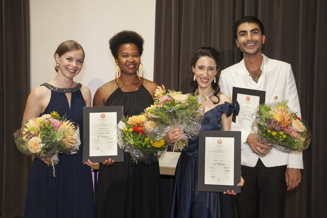 Die Gewinner des 9. Cesti-Wettbewerbs: (v.l.) Kathrin Hottiger, Mariamielle Lamagat (beide 3. Preis), Marie Lys (1. Preis) und Cameron Shahbazi (2. Preis). | Foto: © Innsbrucker Festwochen / DieFotografen
