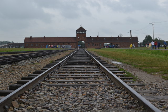 Die Schienen führen direkt in das Lager, es war kein Entkommen möglich