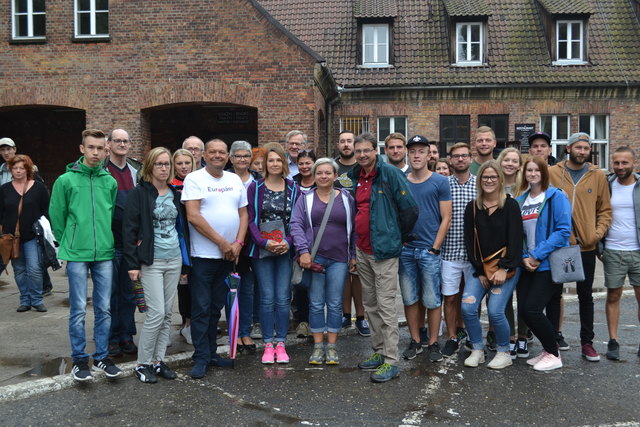 Generationsübergreifende Gruppe aus Pinkafeld besuchte die Gedenkstätte des ehemaligen Konzentrationslagers in Auschwitz-Birkenau