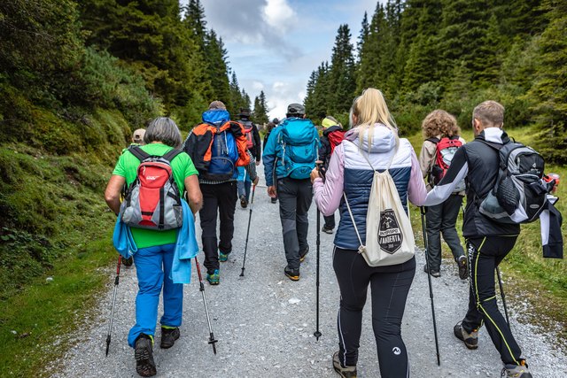 Die Wanderbegeisterten auf der Serles liesen sich von Wolken nicht abschrecken.