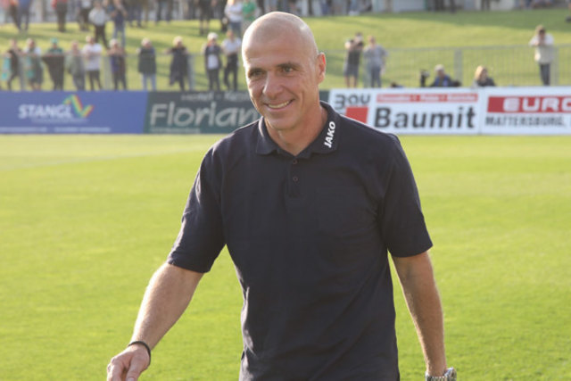 Der Weg wird kürzer, denn im Mai noch ging es für Klaus Schmidt auf die Ersatzbank der Gäste, nun coacht er von jener der SVM aus. | Foto: SVM