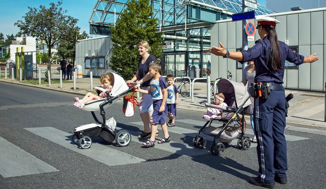 Besonders in der Zeit des Schulstarts möchte die Polizei Eltern und Kinder für das richtige Verhalten im Straßenverkehr sensibilisieren | Foto: Polizei