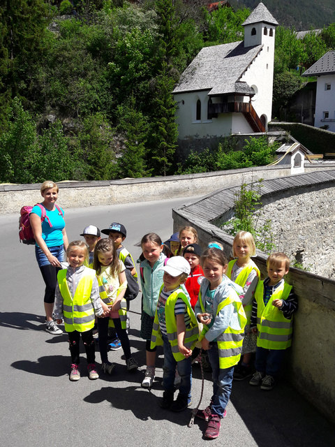 Kindergarten Grins: Gemeinsam sicher in die Schule/Kindergarten kommen mit dem Pedibus, der „Bus auf Füßen“ (Foto vom letzten Schuljahr). | Foto: Klimabündnis Tirol/Kindergarten Grins