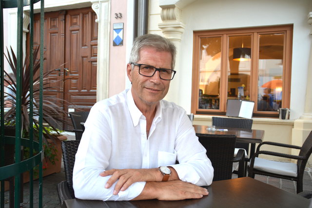LBL-Chef Manfred Kölly fordert, dass Landtagsabgeordnete über die Inhalte der Regierungssitzungen informiert werden.