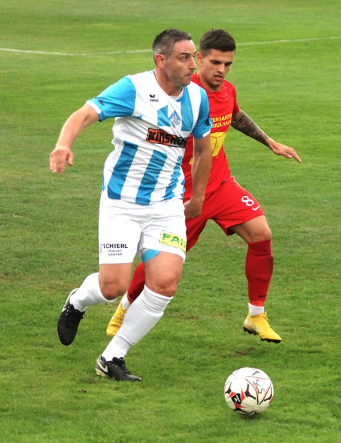 Kiril Penchev Chokchev (l.) steuerte drei Tore zum 4:1-Sieg des SC Schwanenstadt 08 gegen Vorchdorf bei.