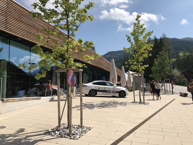 Rund dreißig Teilnehmer aus Tirol, Südtirol und dem Trentino feierten den Abschluss der diesjährigen Euregio-Akademie in Alpbach.