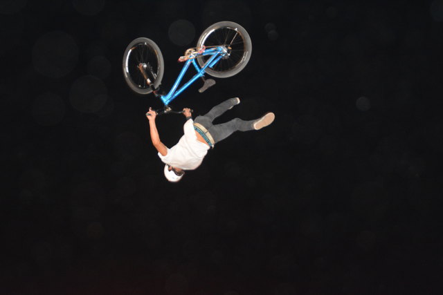 Die Banana Crew bot auch in der Nacht eine unglaubliche Show.