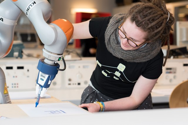 Die Digitalisierung erleichtert vieles und schafft neue Arbeitsplätze.