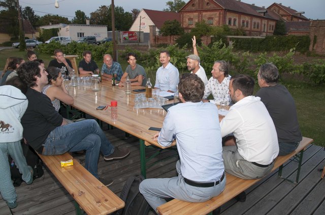Angeregte Diskussion bei der zweiten Vereinssitzung