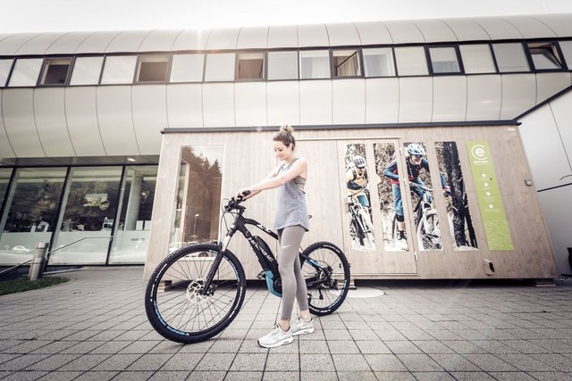 Ab 5. September kann die Hügellandschaft der Lipizzanerheimat mit E-Bikes erkundet werden. | Foto: Hotel und Therme NOVA