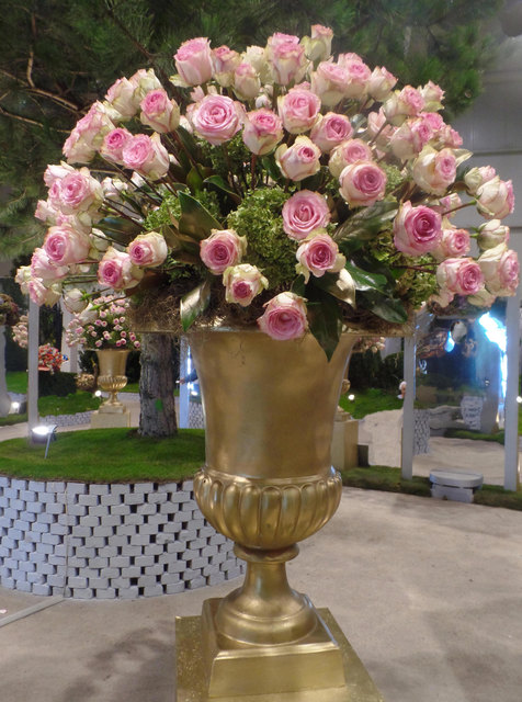 Arrangement in rosa Rosen.