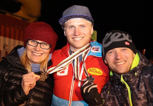 Mika Vermeulen mit seinen Eltern. | Foto: Michael Simonlehner