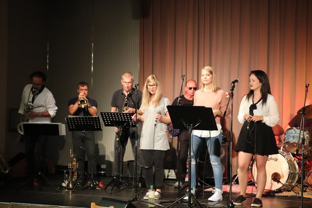 Titow & Friends mit Blooze Grooze auf der Bühne der Musikschule Gratkorn.