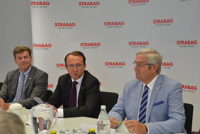 STRABAG-Direktionsleiter St. Pölten Hans Kirchknopf, Bürgermeister Matthias Stadler, Franz Weissinger kaufmännischer Direktor von der STRABAG