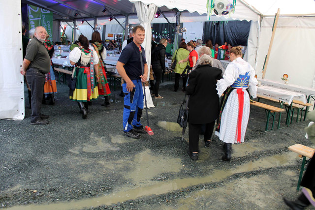 Am Nachmittag wurde noch gegen die Wassermassen gekämpft