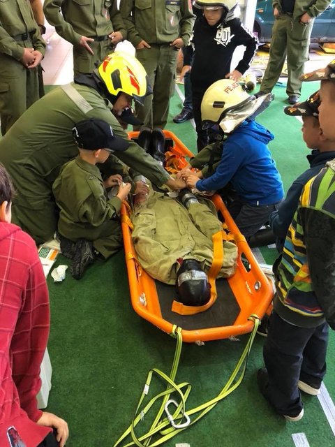 Die Feuerwehr zeigte verschiedene Einsatzsenarien. | Foto: Feuerwehr Wiesfleck