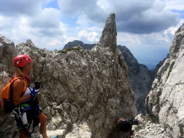 beim Abstieg wieder an der Spitze vorbei