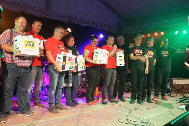 Die Ortsvereine gratulieren "ihren" Pax mit "kunci"