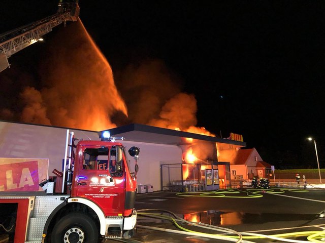 Himberg: Supermarkt in Flammen | Foto: Feuerwehr Himberg