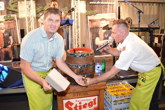 Bieranstich: Jürgen Maschl meisterte ihn souverän.
