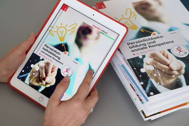 Für praktisch alle der bundesweit mehr als 440.000 ausgelieferten gedruckten Schulbücher des Trauner Verlags steht eine kostenlose Version als E-Book mit digitalen Zusatzfunktionen und Lehrmaterialien zur Verfügung. | Foto: Trauner Verlag