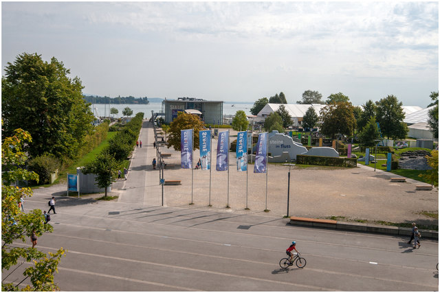 Bild 04: Vom Treppenturm bzw. Aufzugsschacht aus in Richtung Bodensee gesehen liegt nur noch wenige Gehminuten das Haus des Meeres (SEA LIFE) entfernt! Empfehle VOLLBILDMODUS!  | Foto: © Ing. Günter Kramarcsik
