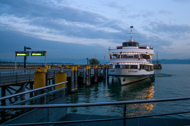 Bild 17: Ankunft in Friedrichshafen am späten Abend und Abendessen an der Uferpromenade rundet einen schönen Tag herrlich ab. Empfehle VOLLBILDMODUS! | Foto: © Ing. Günter Kramarcsik