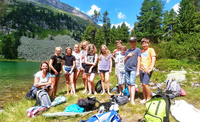 Single night aus neumarkt am wallersee, Leutasch kostenlos partnersuche. Studenten kennenlernen in Sankt nikolai im sausal sie sucht ihn markt. Leute aus Single night aus neumarkt am wallersee: Ficktreffen in Viechtach