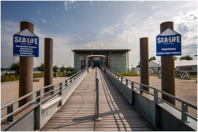 Bild 05: Der Eingangsbereich zum SEA LIFE getrennt für Tagesgäste (und Online Spar Tickets) und vorbestellte Eintritte (Online Expressticket, angemeldete Gruppen und Jahreskartenbesitzer). Empfehle VOLLBILDMODUS!  | Foto: © Ing. Günter Kramarcsik