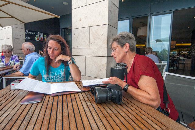 Bild 15: Am Ende begaben wir uns wieder zurück in Richtung Tiefgarage vom Shopping Center Lago. Bevor wir zum Auto gingen stärkten wir uns noch in einem der reichlich vorhandenen Cafe- Restaurants.  | Foto: © Ing. Günter Kramarcsik