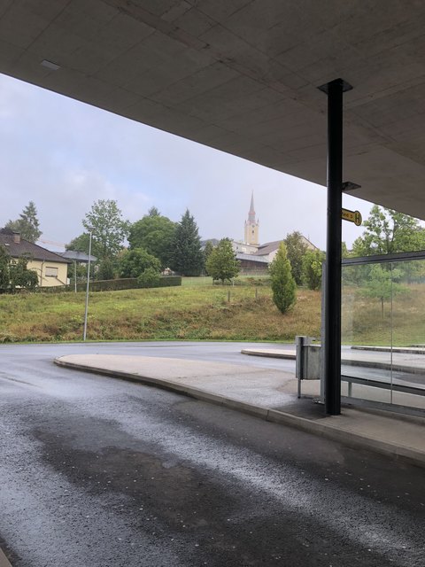 In Rohrbach-Berg fragt man sich derzeit, wie man die 138 betroffenen Kinder ab nächster Woche in die Schule bzw. den Kindergarten bringen soll.