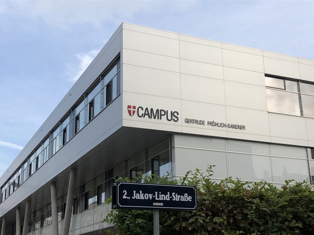 Seit Anfang September gilt ein Fahrverbot vor dem Campus Gertrude Fröhlich-Sandner.
