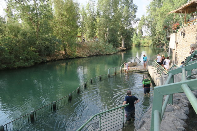 Qasr al-Yahud: die Taufstelle Yardenit am Westufer des Jordan in Israel. | Foto: Michaela Gugglberger