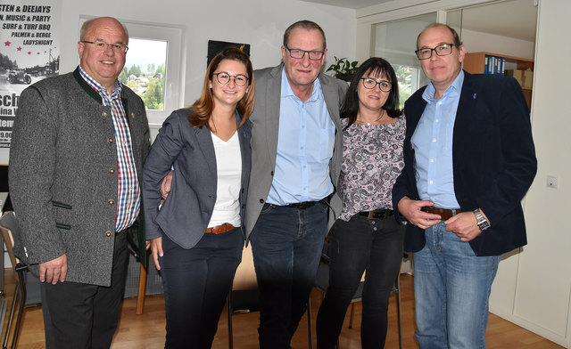 FPÖ-Bezirkschef LAbg. Ernst Lassacher, FPÖ-Landesparteiobfrau NAbg. Marlene Svazek, FA-Spitzenkandidat Friedrich Kößler, Petra Krnza (GV Muhr), FA-Landesobmann-Stv. Frank Conrads.
