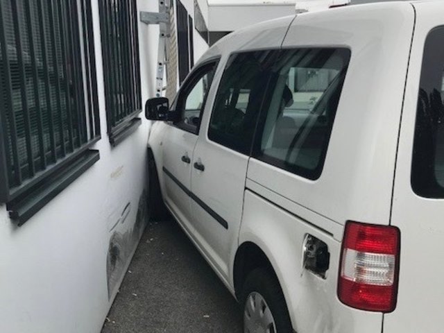 Am Dienstag fuhr eine Lenkerin mit einem gestohlenen gegen eine Hausmauer im 3. Bezirk. | Foto: LPD Wien