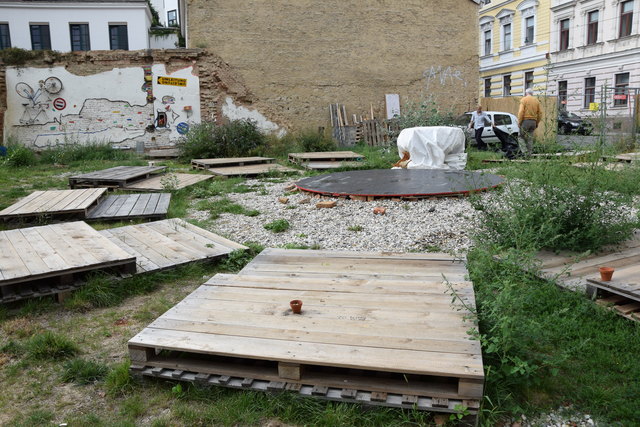 Die "Grüne Bühne" hat auch tatsächlich eine Bühne. | Foto: Kücüktekin