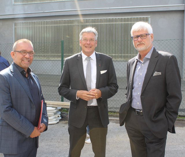 LH Peter Kaiser mit den Kelag Vorständen Armin Wiersma (links) und Manfred Freitag (rechts)