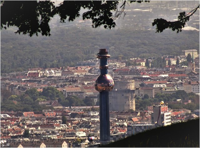 1988-1992 neugestaltet, 126 m hoch, seit einiger Zeit von Turmfalken bewohnt
