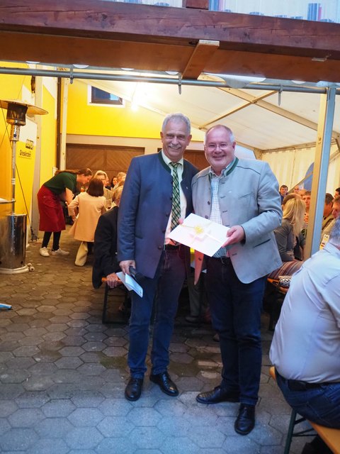 Peter Oberlehner gratuliert Franz Kieslinger nachträglich zum runden Geburtstag | Foto: Constance Haslberger