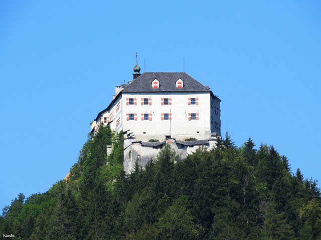 Die Burg Strechau, auch Schloss Strechau genannt, ist eine Höhenburg im Ortsgebiet der Gemeinde Lassing im Ortsteil Burgfried und die zweitgrößte Burg der Steiermark.