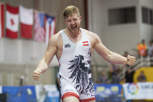 Daniel Gastl nach seinem Sieg beim Grand Prix in Spanien. | Foto: Bildsymphonie/Andreas Schaad